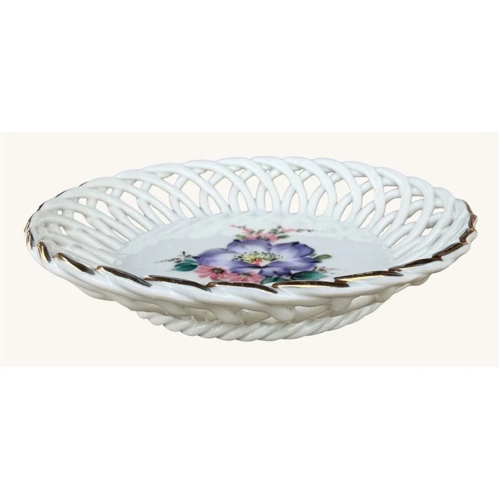 Sumi Porcelain Manufactory this stunning